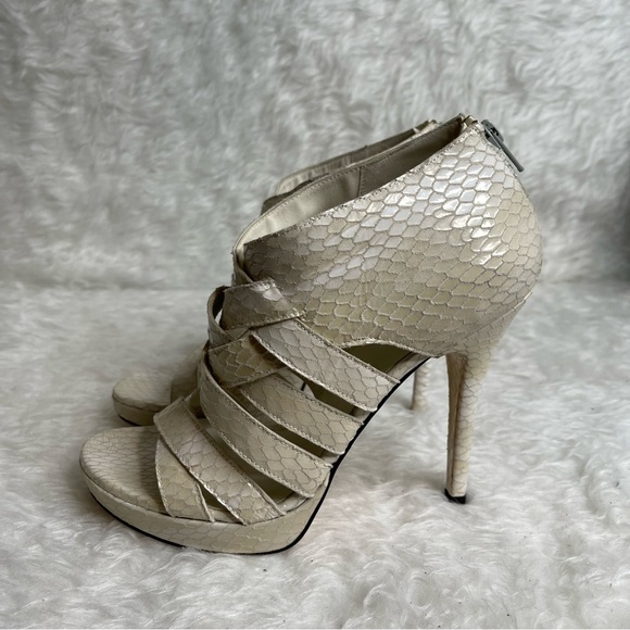 NWOB Stuart Weitzman snake heels In ivory size 9 - Picture 8 of 15